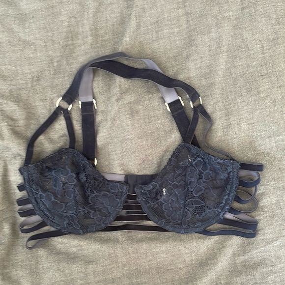 Lonely Lulu Strappy Lace and Velvet Bra in Navy - Picture 2 of 3